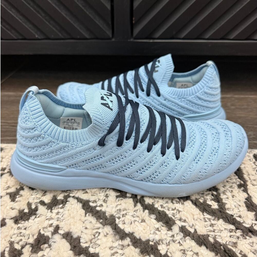 APL TechLoom Wave Womens Running Sneakers Light Blue Navy Size 7